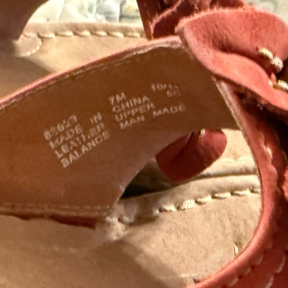 Clark’s Leather Women's Red Floral Sandals size 7M Comfort - Picture 6 of 8